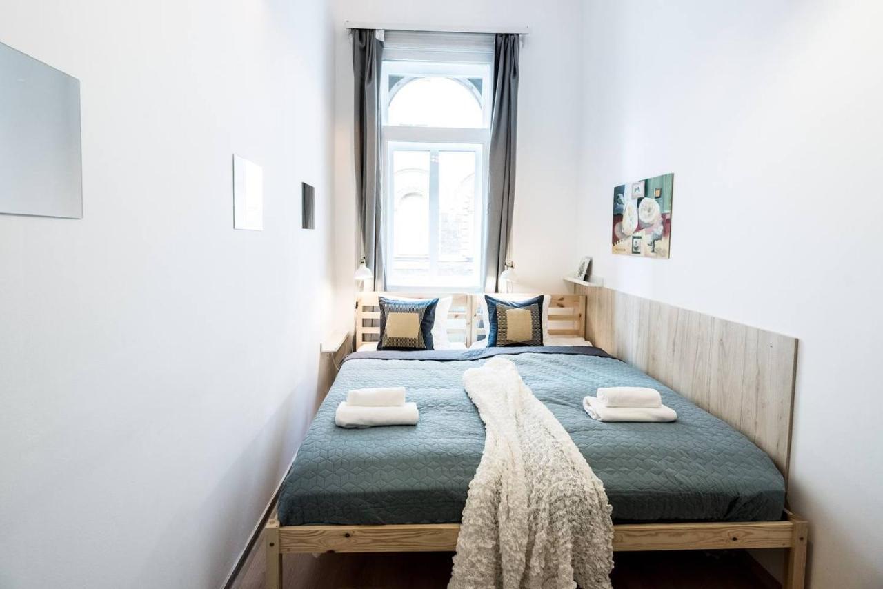 Cosy And Central Apartment With 4 Bedrooms And A/C 布达佩斯 外观 照片