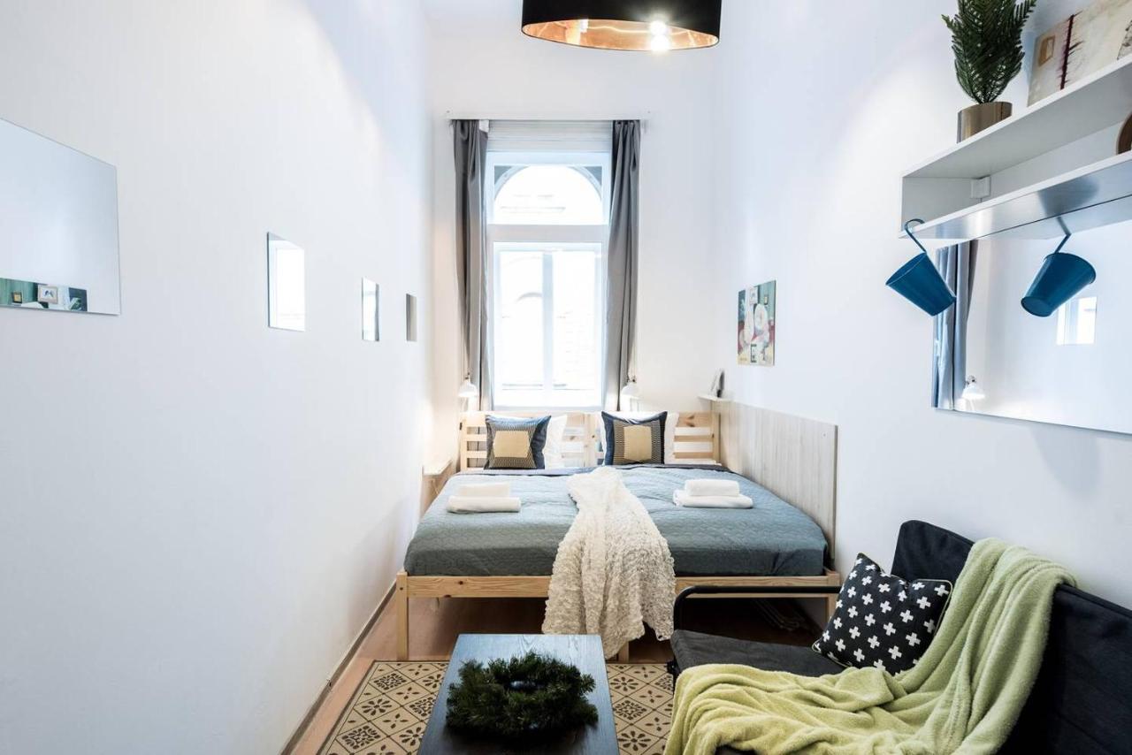Cosy And Central Apartment With 4 Bedrooms And A/C 布达佩斯 外观 照片