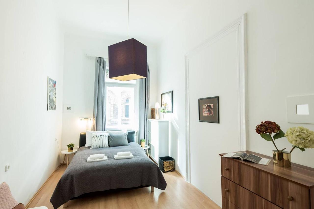 Cosy And Central Apartment With 4 Bedrooms And A/C 布达佩斯 外观 照片